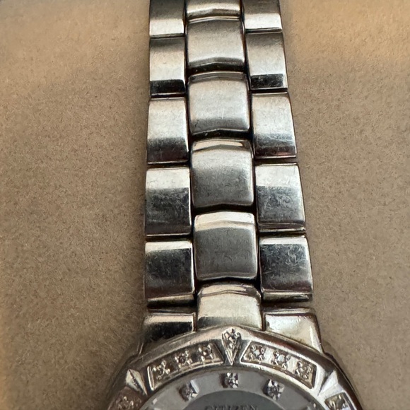 Citizen ladies watch. Stainless steel with Diamonds and mother of perfect face. - Picture 4 of 12